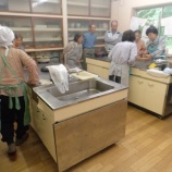 『【赤泊】徳和・千歳会（老人会）とのコラボ－燻製作り　その２』の画像