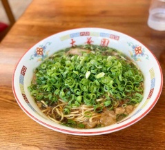 竹原市中央『太華園』で中華そば大にネギトッピングと絶品焼きめし