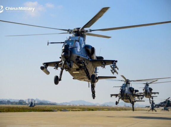 中国軍陸軍航空旅団所属のZ-10攻撃ヘリコプターが飛行訓練！