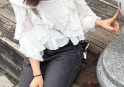 【画像】この美人櫻坂メンバー、胸元が怪しすぎるだろ・・・