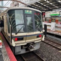 途中でラインカラーが変わる関西本線ですが…