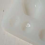 春は活発になるんかな。と、黒で失敗…マスタードカラーの波石つくりました。