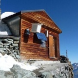 【画像】くっそヤバい山小屋、発見される・・・