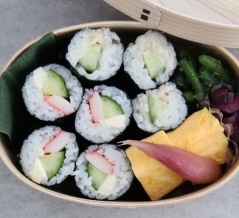 100均ダイソーのり巻きメーカーでお弁当