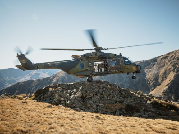 ドイツ連邦軍の輸送ヘリコプターNH-90、南ピレネー山脈上空で飛行訓練！