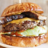 『福岡県糸島市｜ファンクバーガー (FANK BURGER)の「ベーコンチーズバーガー」』の画像