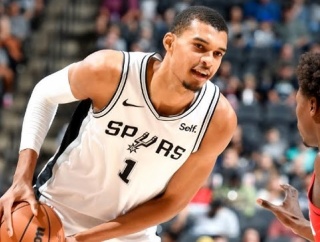 【悲報】身長226cmのフランス人、NBAをぶっ壊してしまうｗｗｗｗｗｗｗｗｗｗｗｗｗｗｗｗｗｗｗｗ