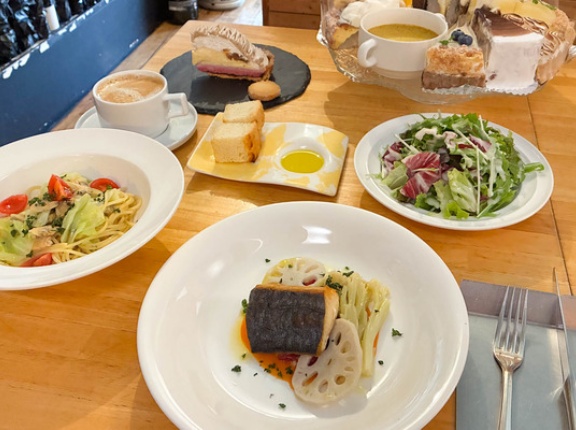 「TAK CAFE 中央林間」の『レディースランチ』など（大和市中央林間）【やまとぴ広告】