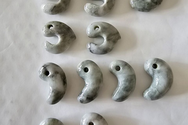 糸魚川翡翠飛龍勾玉40mm伝統工芸士作品