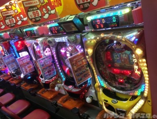 【悲報】いくらなんぼでも「主力機種」が多すぎるパチ屋さんが発見される