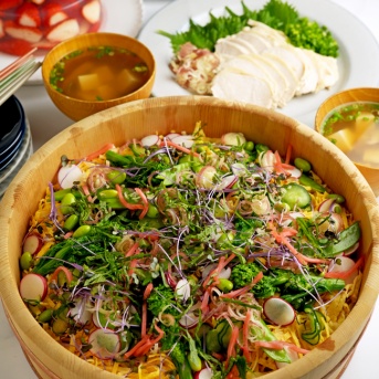 娘の誕生日ごはんは野菜ちらし＆昆布煮鶏でした