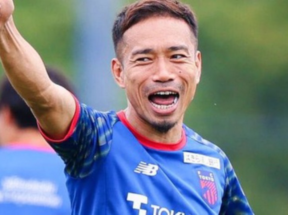 岡田「落ちるのはカズ（31）」森保「受かるのは長友（39）」