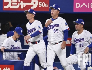 中日・井上監督に「シーズン途中解任論」浮上…　球団は嶋ヘッドに期待か
