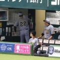 【J民大歓喜】阪神・藤川球児監督の怒りパンチ、カメラにバッチリ映り込んでしまうwwwwwwwww