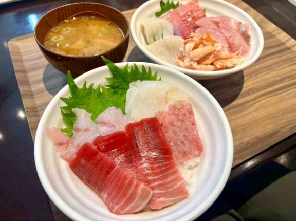 『道の駅 ながおか花火館』内にオープンした『海鮮問屋丸三水産』で『選べる海鮮丼』食べてみた。