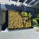カラスに保温シートを食われた