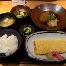 居酒屋ランチのだし巻きメインに鯛の煮付け等が付く日替わり定食 和歌山市西ノ店 紀州の酒と串 日和り