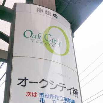 やまとオークシティ・連絡通路のイルミネーションはじまってる