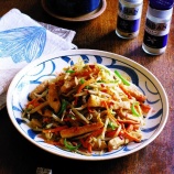 『減塩でも野菜と香ばしく焼いた鶏肉の旨みを含んだもやしがヤミツキ!モリモリ食べれちゃう♪「香ばし鶏胸肉と彩り野菜のピリ辛スパイシー炒めもやし」【レシピ1957】【スパイス大使】』の画像