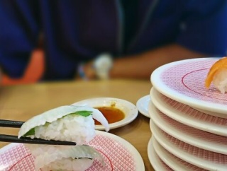 「もう一緒に外食したくない」71歳義母のため、家族で回転寿司に行った40歳嫁が辟易したワケ