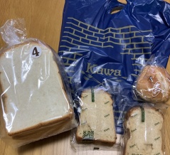 クリームたっぷりサンドイッチ　〜本町　ブーランジェリーカワ〜