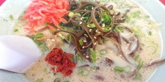 最近始めたラーメン屋で、いつも入口に一番近い席に案内される。