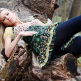 ãç»åãã¤ã¹ã©ã¨ã«äººå¥³æ§ãã¤ã¹ã©ã¨ã«æ¯æãã¦â¡ãâï¼