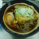 『東神奈川駅ホーム 立ち食いそば「日栄軒」天玉そば/貴重な存在だ〜』の画像