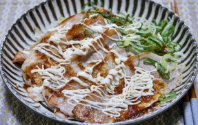 薄切り豚ロース肉のソテー（焼き肉のタレマヨソースかけ）&「おこめ券」