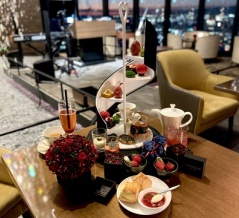 【肥後橋】コンラッド大阪×ニコライ バーグマン ストロベリーアフタヌーンティー