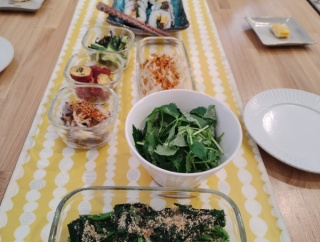 コリアンディナー、　キンパの夕食。