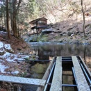 地区の沢水取水口の清掃に小太郎ヶ淵へ