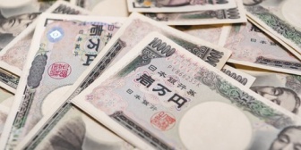 年収700くらいなんだけど、事あるごとにてめーの収入ならバイト掛け持ちして夜中まで働くのが普通だって言われんだけど…