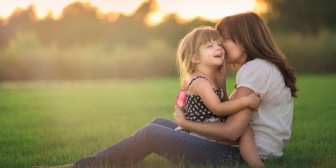 ４～５歳の2年間父から虐待を受けて育ってきたが、継母が出来てから生活がガラッと変わったのが衝撃だった