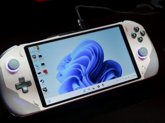 かと言ってゲーミングPCやスマホの方が全然高いよな