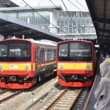 『今度は非チクビーム!!205系南武線ナハ12+11編成、前照灯LED化試験実施中』の画像
