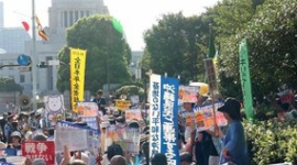 「安倍はサタンだ! 私たちに正義あり」 辺野古基地反対派が国会前で抗議集会
