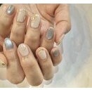 ミラーラインが綺麗✨ ペールホワイト×アクアマグの色変え前撮りネイル💙