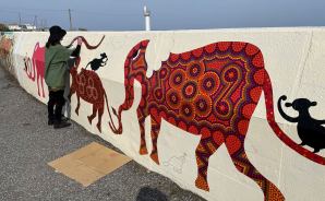 防波堤に描かれた「素敵な壁画」