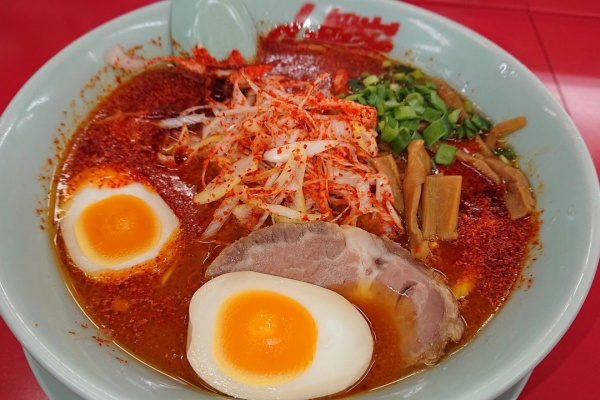 暗黒麺 東へ西へ 激辛