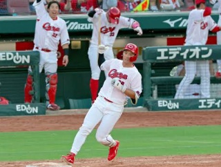 カープ奨成決勝打＆猛打賞で阪神胴上げ阻止！末包同点2号3ラン！坂倉ダメ押し打！森下5回4失点も森浦大瀬良ら0封リレー！ホーム最終戦で執念の逆転勝ち！【広島6-4阪神/試合結果】