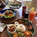 ⑧ウブド　Cafe Wayanで美味しいナシチャンプルと激うまチョコレートケーキ