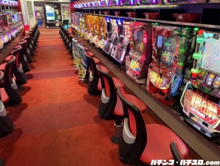 居酒屋で時給1200円貰える時代なのにパチンコ屋でバイトするやつって何考えてるの？？？