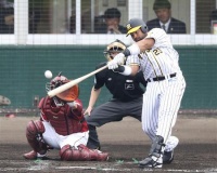 阪神・ロサリオ、右中間へ逆転２ラン！これで実戦３試合連発！