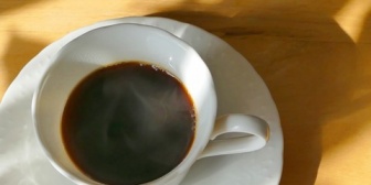 美容院でコーヒーや紅茶を出してくれるんだけど、正直信用できないし飲みたくない。みんな飲むの？