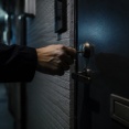 女子大生「帰宅したら部屋に男がいる」合鍵で侵入した42歳男逮捕　ポケットに女性の下着