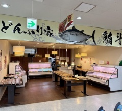 函館メガドンキホーテB1 どんぶり家 鮪斗(ゆうと) その7 道南弁当1,350円