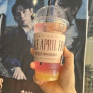 大学路カフェ　GREW　『ザ・テイル・エイプリールフールズ』コラボカフェ　더 테일 에이프릴 풀스 𝐒𝐏𝐄𝐂𝐈𝐀𝐋 𝐂𝐎𝐋𝐋𝐀𝐁𝐎𝐑𝐀𝐓𝐈𝐎𝐍 𝐄𝐕𝐄𝐍𝐓