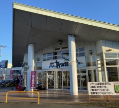 沼津港でとりあえず寄る場所。沼津みなと新鮮館の周年祭やるって。今年で17周年。