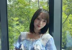 【画像】渡辺莉奈さん、腹チラを意識して隠してしまう
